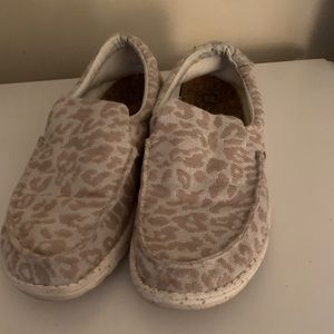 Hey Dude leopard shoes!!!